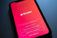 Tinder cumplió 10 años: la desorbitante cifra que ganó la app de citas más famosa del mundo 