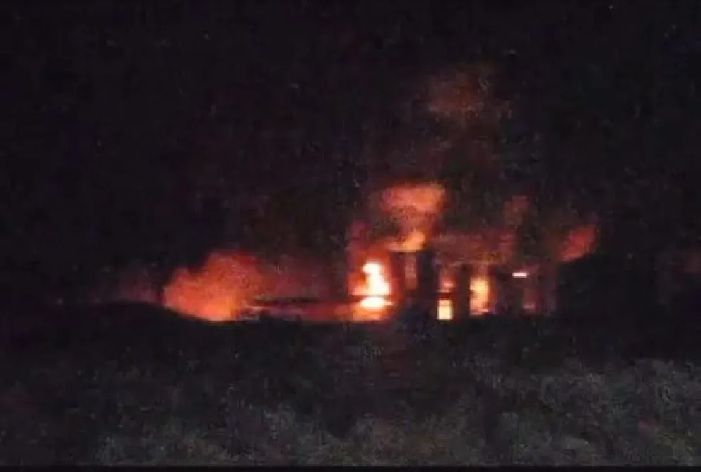 Urgente: explosión e incendio descontrolado en una refinería de Plaza Huincul