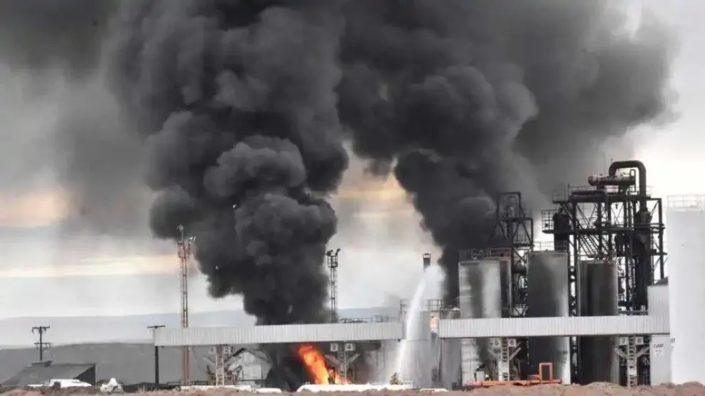 El testimonio de un sobreviviente y las palabras del jefe de bomberos tras el incendio en la refinería 