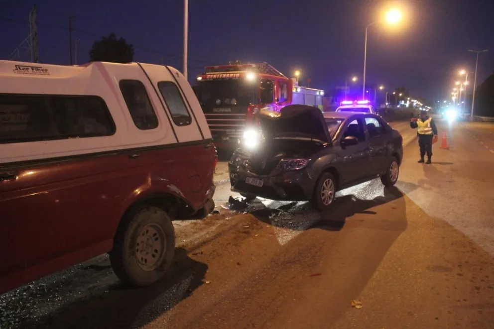 Manejaba borracho y se "tragó" una camioneta