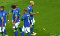 Acto repudiable: le tiraron una banana a Richarlison en la goleada de Brasil a Túñez