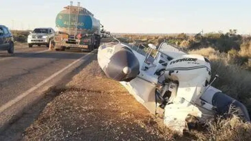 Se tragó un bache e impactó contra un semirrígido cuando transitaba por Ruta 151