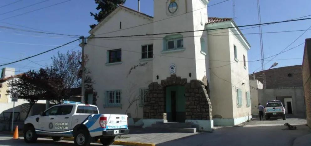 Violento robo en el Alto Valle: Rompieron la puerta de su casa y se llevaron la moto