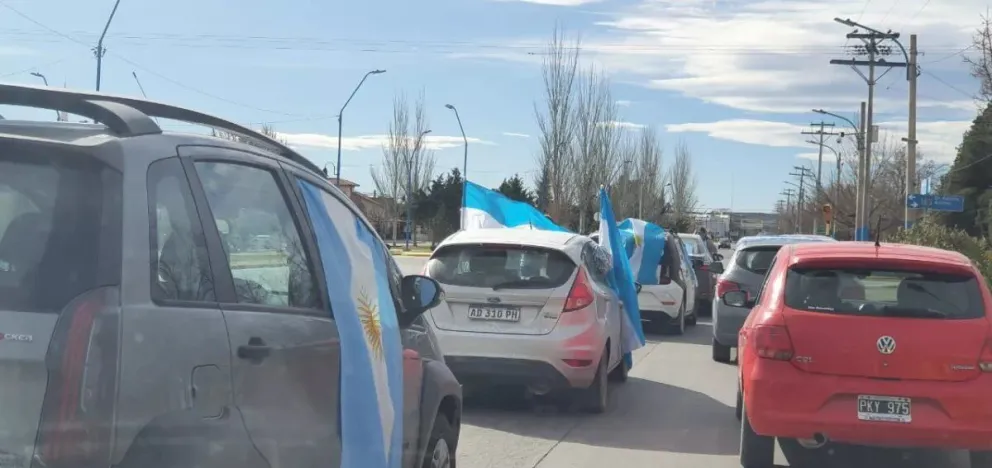 Convocan a un bocinazo en Avenida Roca por la llegada del Presidente