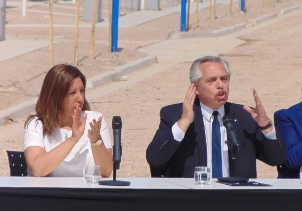 Arabela Carreras y Alberto Fernández se refirieron al conflicto de Mascardi en su paso por Roca