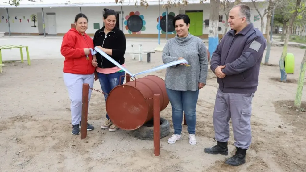 Internos del ex Maruchito construyeron una plaza solidaria para la Escuela 290