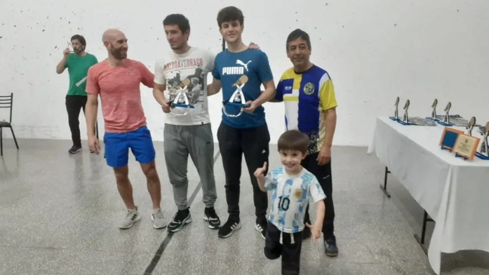Una pareja roquense se consagró campeona del Patagónico pelota paleta