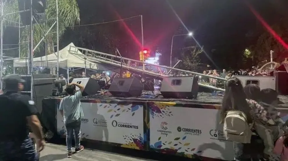 Video: se desplomó una estructura de luces y cayó sobre artistas que estaban en el escenario del Día del Chamamé