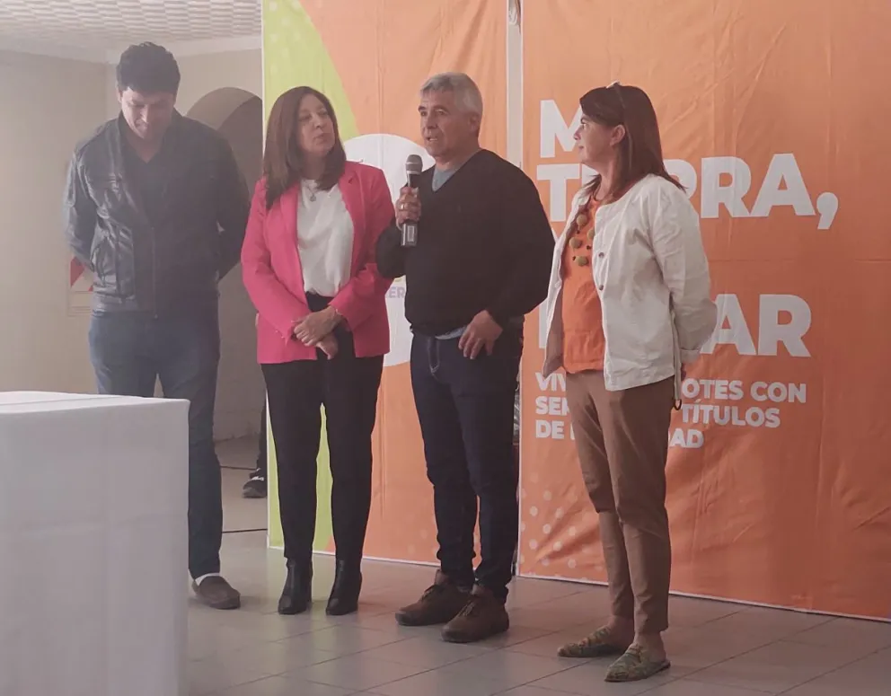 La vivienda garantizada: Unas 45 familias roquenses recibieron su escritura