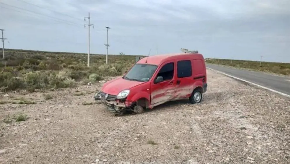 Un camión perdió un auto sobre la ruta y el conductor se dio cuenta 150 km más adelante