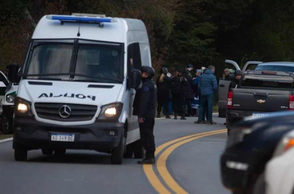 Hasta el momento son cinco mujeres y tres hombres los detenidos por el operativo en Villa Mascardi