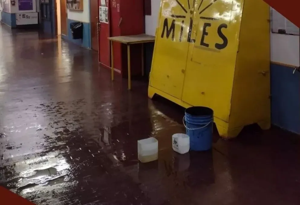 Deterioro edilicio: Tras la lluvia, los alumnos denunciaron que la Fadecs quedó bajo el agua 