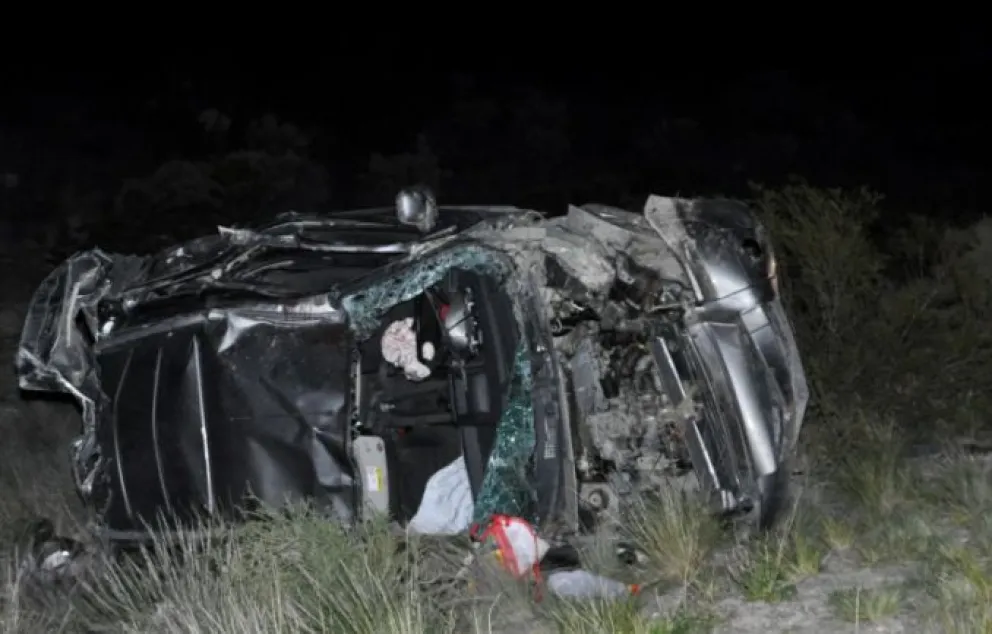 Dos personas entraron de urgencia al hospital luego de volcar en la Ruta Nacional 23 