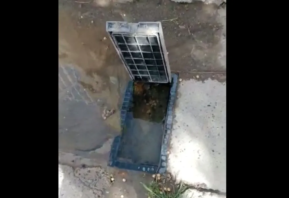 Robaron cinco medidores de agua y aseguran que desde ARSA "no se hacen cargo"