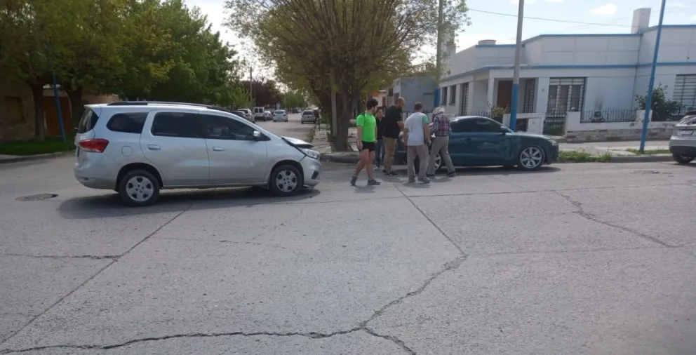 Choque: Un hombre manejaba un Audi, pasó sin ser prioridad y se lo llevaron puesto 