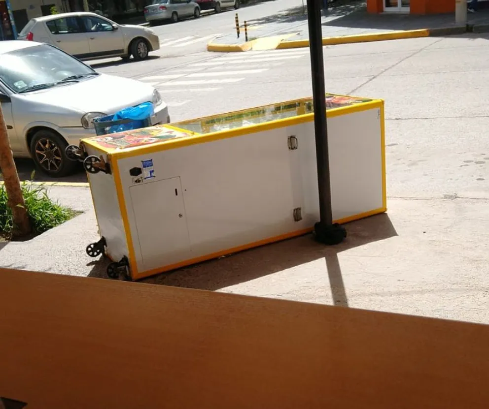 Se voló todo, ¡hasta una máquina de peluches!: ¿a cuánto llegaron las ráfagas en Roca?