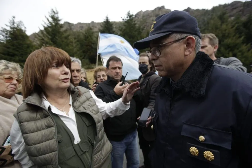 Para Bullrich, el gobierno “negoció” con los mapuches de Mascardi para que se vayan