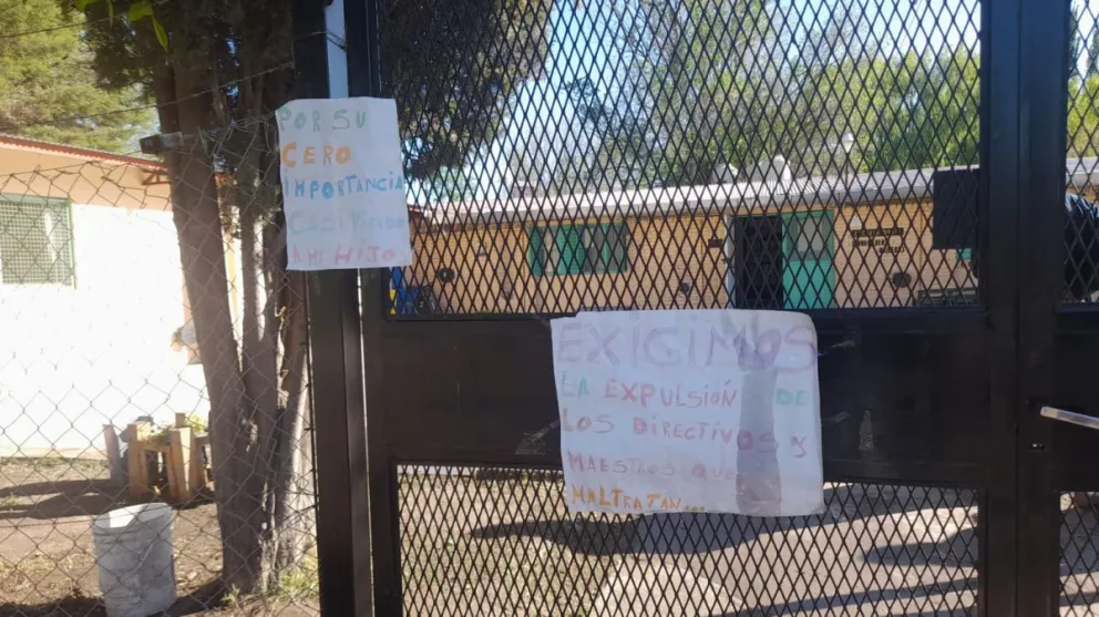 Padres tomaron una escuela por un caso extremo de bullying