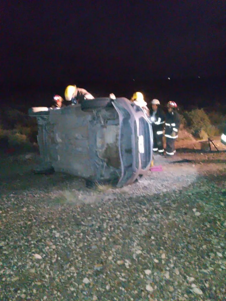 Cinco heridos en un impresionante vuelco en la Ruta 6