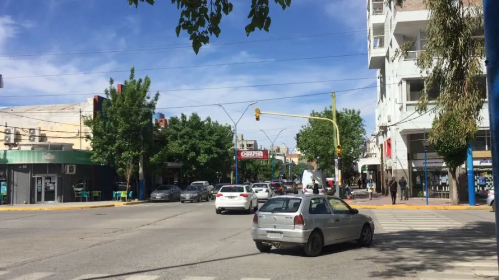 Amenazó con un cuchillo a un menor para robarle el celular y terminó detenido