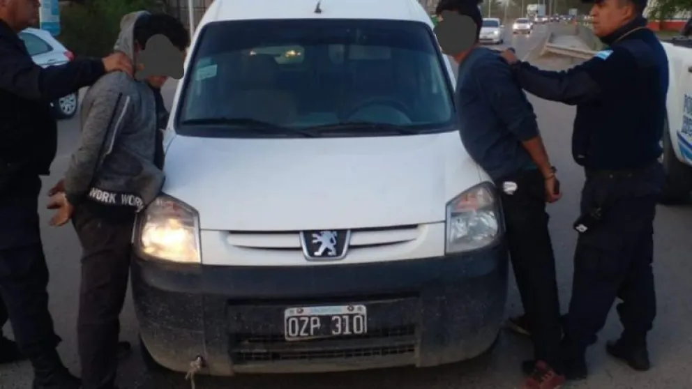 Dos gitanos fueron detenidos por robar ruedas