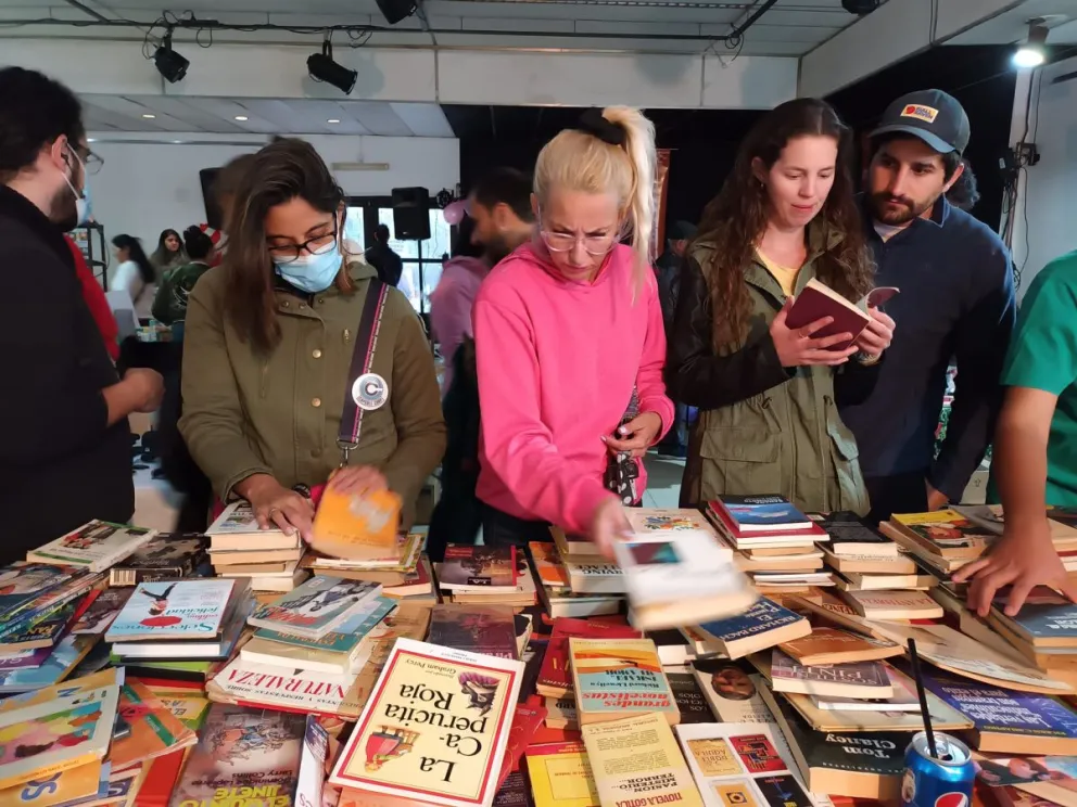 ¿Dónde se hará hoy la feria de libros usados para ayudar a los callejeritos?
