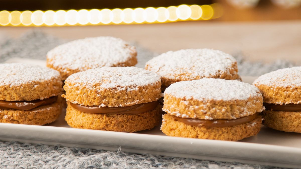 Muy fácil: cómo hacer alfajores de coco para la merienda