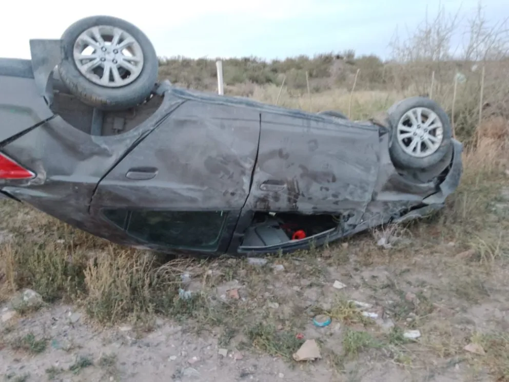 Roca: Conducía alcoholizado y tumbó el vehículo detrás de un secundario