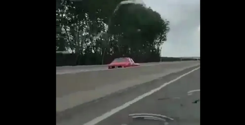 VIDEO. ¡Una locura!: manejaba en contramano en plena Ruta 22