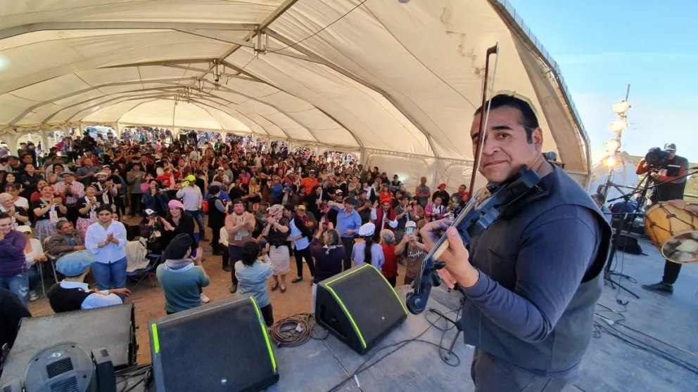 Aguada Guzmán recibió a cientos de personas que rindieron homenaje al Maruchito 