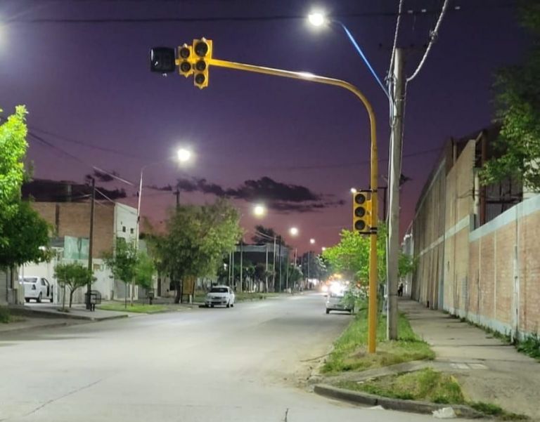 Instalaron nuevos semáforos en la ciudad: ahora sí, con segunderos