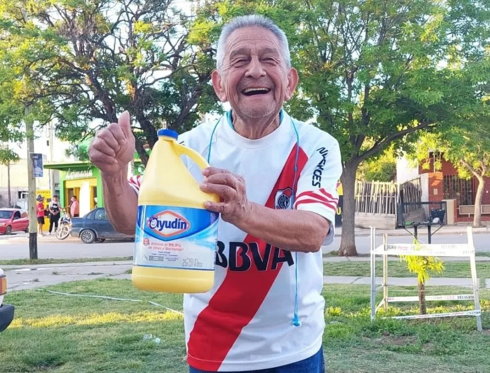 Una original manera de “festejar” el título del archi rival