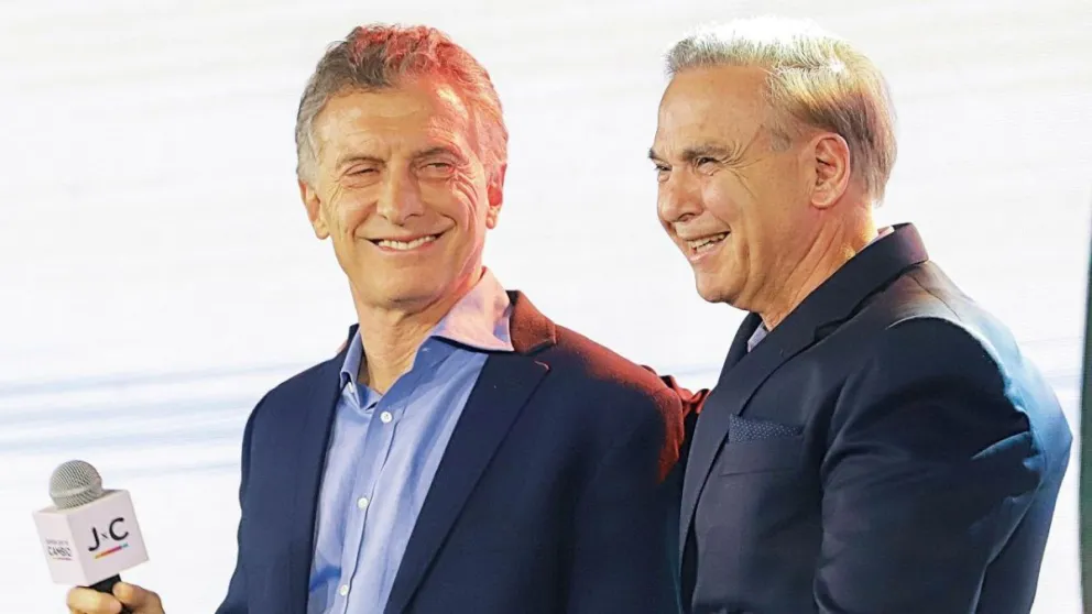Video: Mauricio Macri le cantó el feliz cumpleaños a Miguel Ángel Pichetto en la presentación de su libro