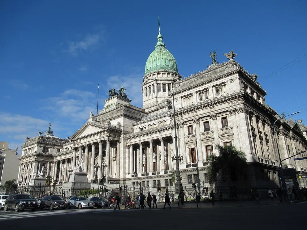 Massa enviará al Congreso proyectos de ley para estimular producción de hidrógeno y GNL
