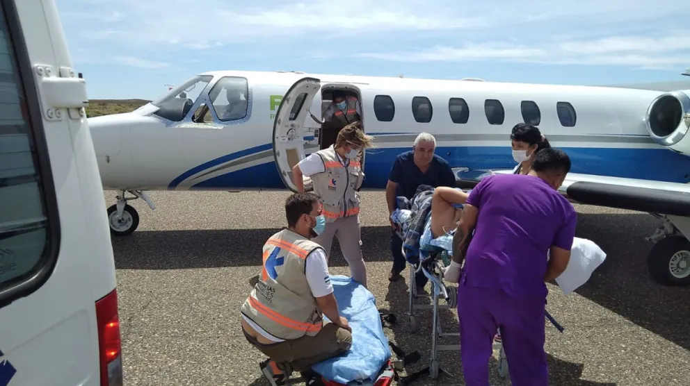 Vuelos sanitarios: una mujer y un menor fueron trasladados de urgencia a Buenos Aires