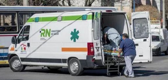 Un nene de 9 años cayó de un colectivo en marcha y una de sus piernas fue arrollada