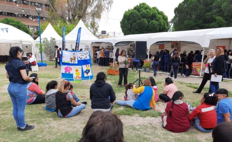 Última jornada de la Feria del Libro: charlas, música y la presencia de Pedro Saborido