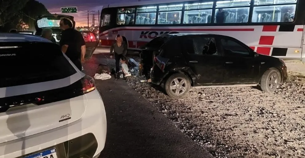 VIDEO: Tremendo choque en cadena terminó con un motociclista hospitalizado