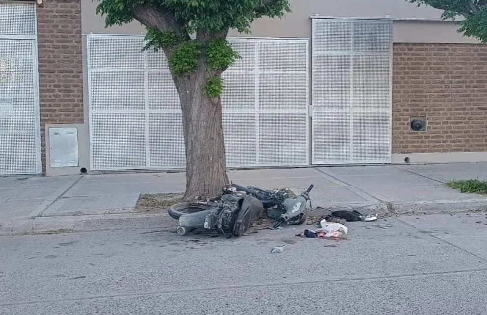 Choque y fuga en Roca: El joven quedó internado con heridas de gravedad