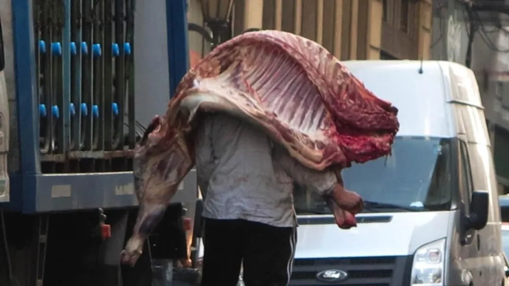Quiso robar carne en un supermercado y terminó detenido 