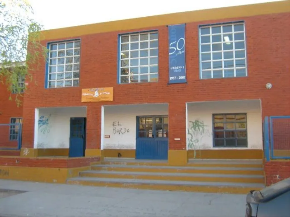 Desde la institución hicieron llegar las condolencias ante la irreparáble pérdida que atraviesan las familias y la comunidad educativa de la ESRN N°1. (Foto: Archivo)