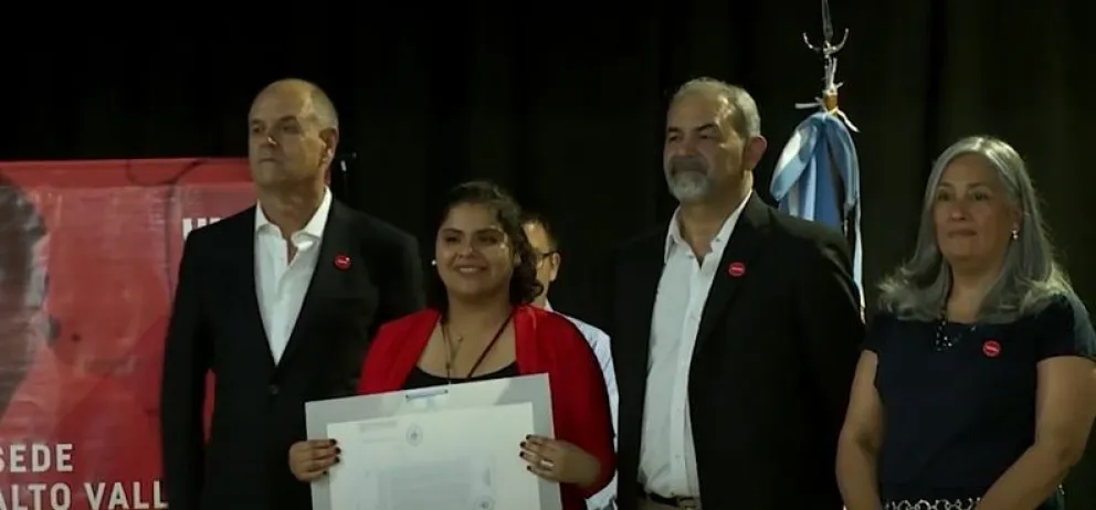 38 motivos para el orgullo: La UNRN entregó los diplomas a sus flamantes graduados