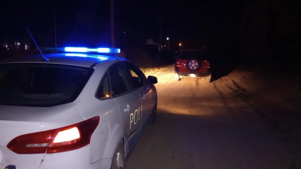 Se sacó la ropa y huyó por el desagüe, alcanzó a cruzar un paredón y lo atrapó la policía