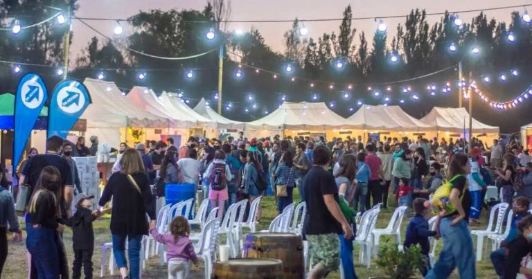 El Festival de la Sidra no se suspende por lluvia y habrá colectivos gratis para llegar al predio