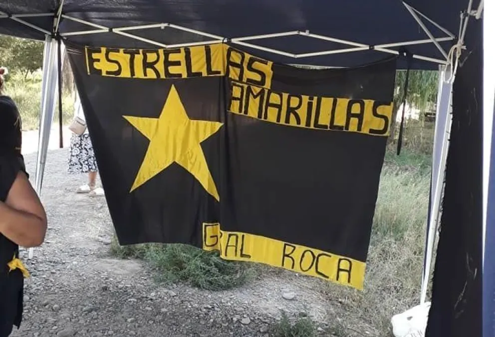 Robaron un cartel a la agrupación Estrellas Amarillas y expresaron su indignación en redes 