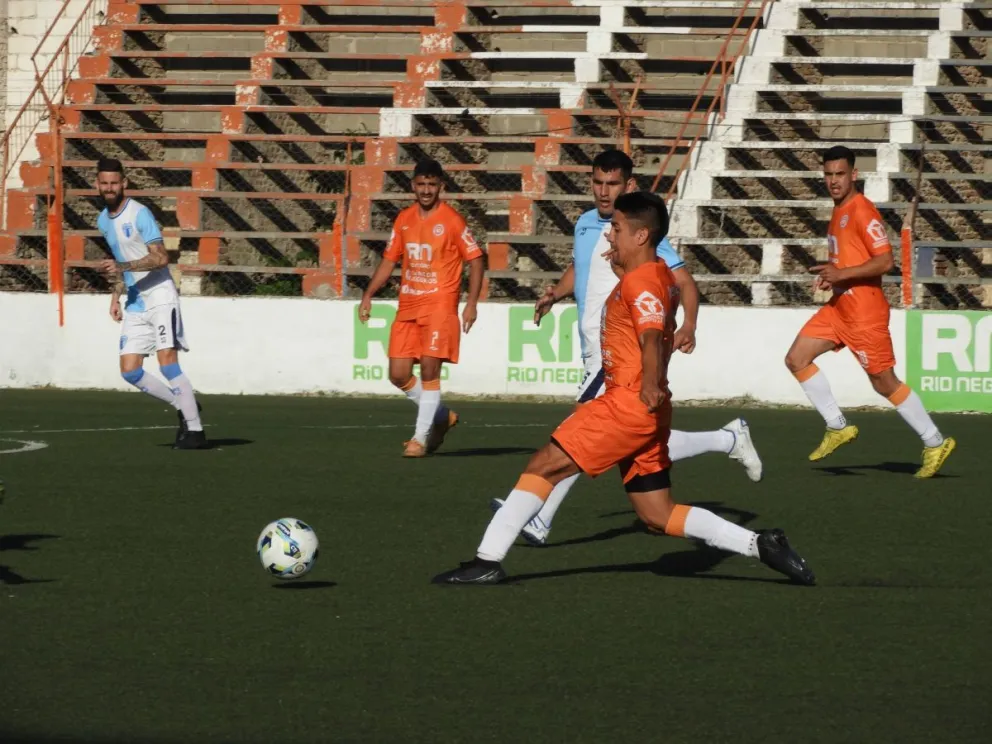 Deportivo Roca y Argentinos del Norte arrancar a jugar los octavos del Regional Amateur 