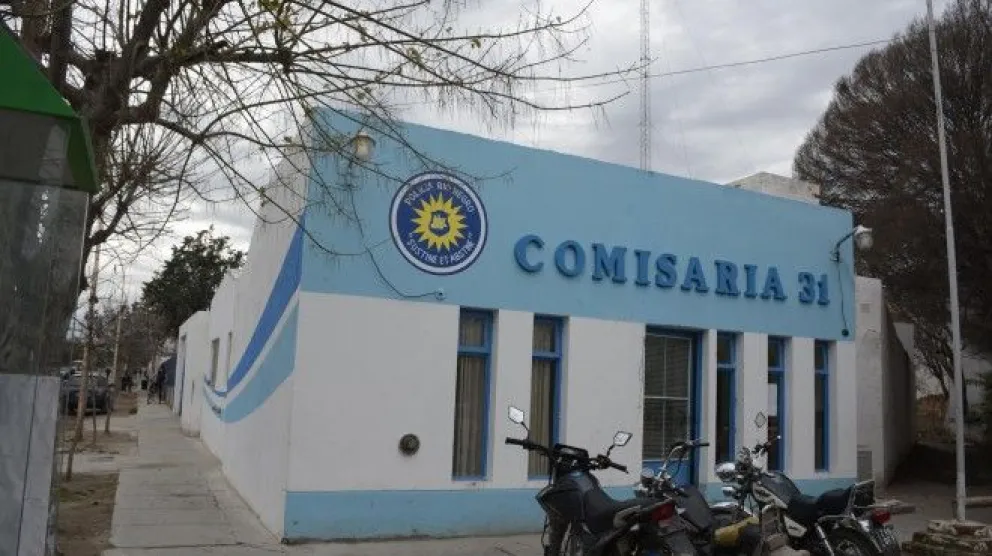 Caminaba por la calle con una caja registradora robada y fue detenido