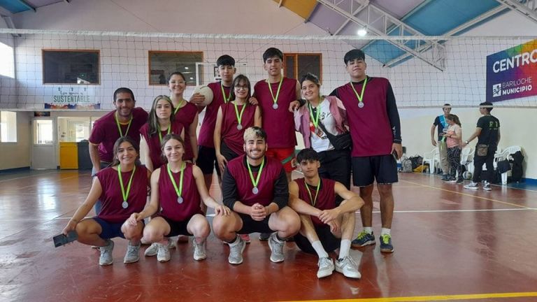 Orgullo roquense: alumnos del CET 33 se consagraron subcampeones de newcom en Bariloche