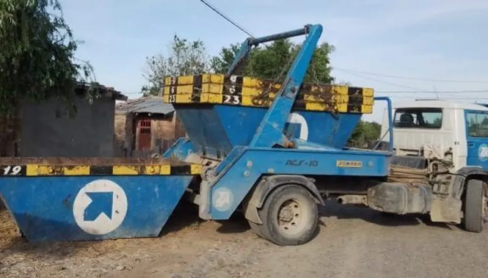 ¡Por fin! Llegaron los contenedores al barrio de los vecinos que tanto los solicitaron