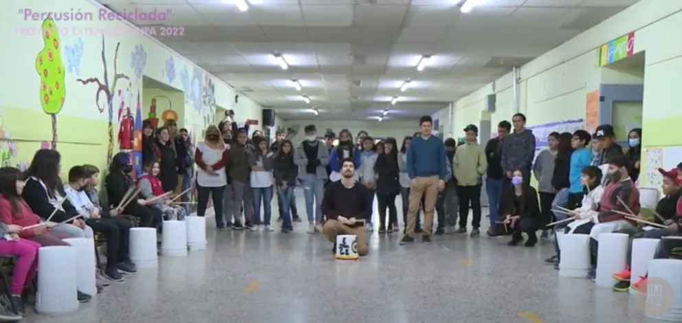 Un taller de Percusión reciclada en la Escuela 66 de J.J Gómez 